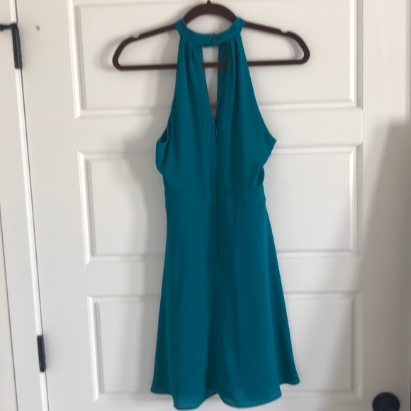 Express dress with halter and key hole neckline - Picture 2 of 4